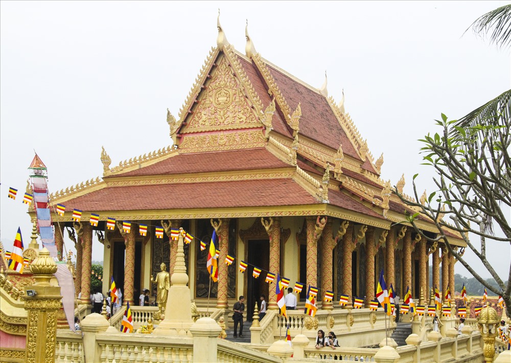 Mặt tiền ngôi chùa Khmer